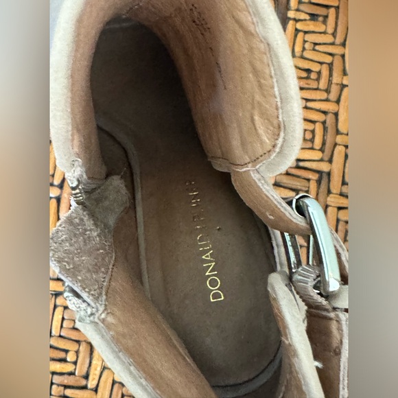 Donald J Pliner Boots in EUC 8.5M
Peep Toe Heels Taupe Leather Buckle
"Kara" - Picture 8 of 9